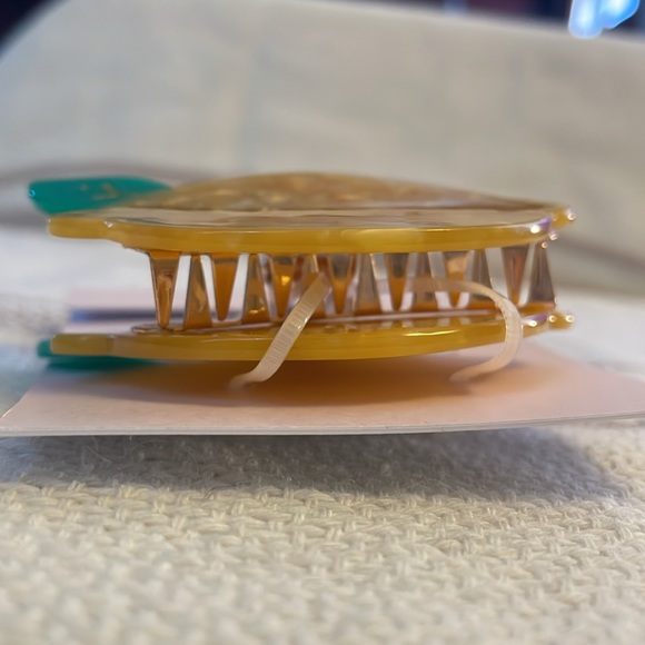 NWT Lemon Hair Clip - Picture 2 of 2